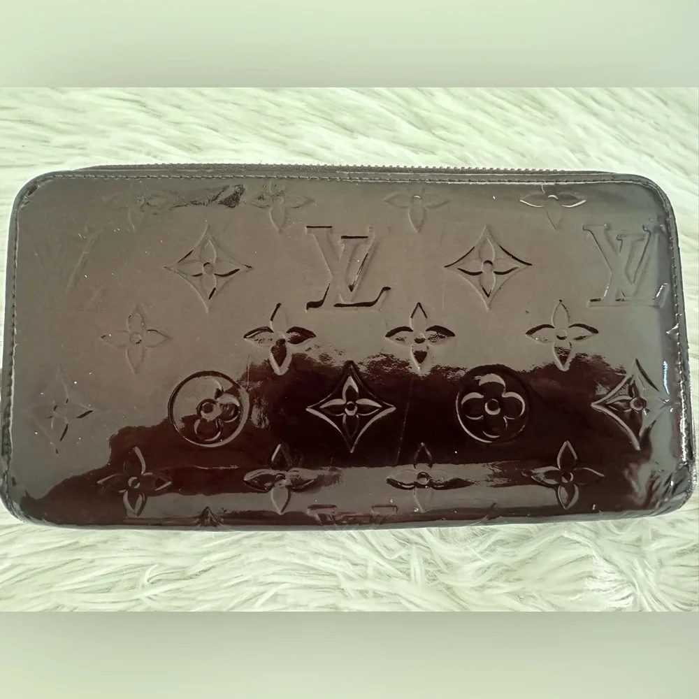 Louis Vuitton Vernis Amarante Zip‎ Around Wallet